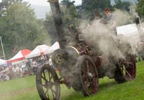 Crowds defy weather and flock to Steam Rally