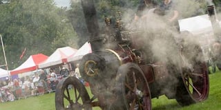 Crowds defy weather and flock to Steam Rally
