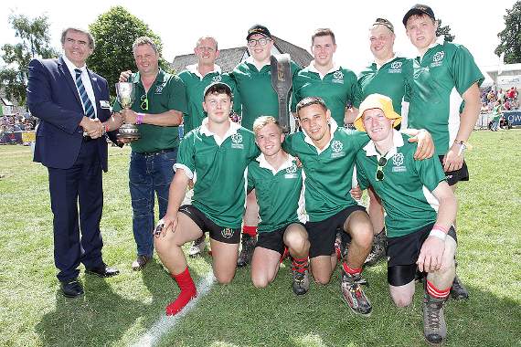 NFU deputy president Aled Jones presenting Brecknockshire YFC mens' tug of war team with the cup