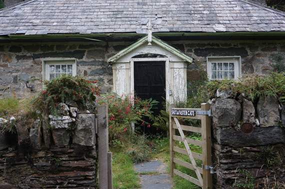 The front gate to the iconic cottage