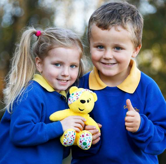 Comins Coch School pupils Gracie Rose Lee and Dominic Hand, Dosbarth Derbyn
