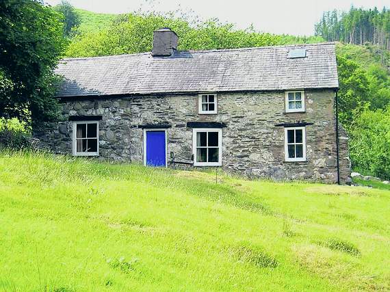 Bron yr Aur cottage