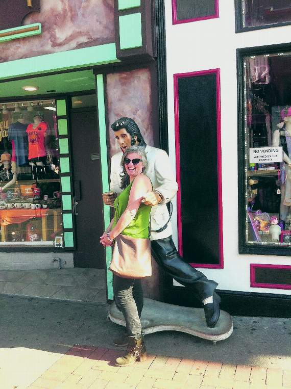 Helen with Elvis in Nashville