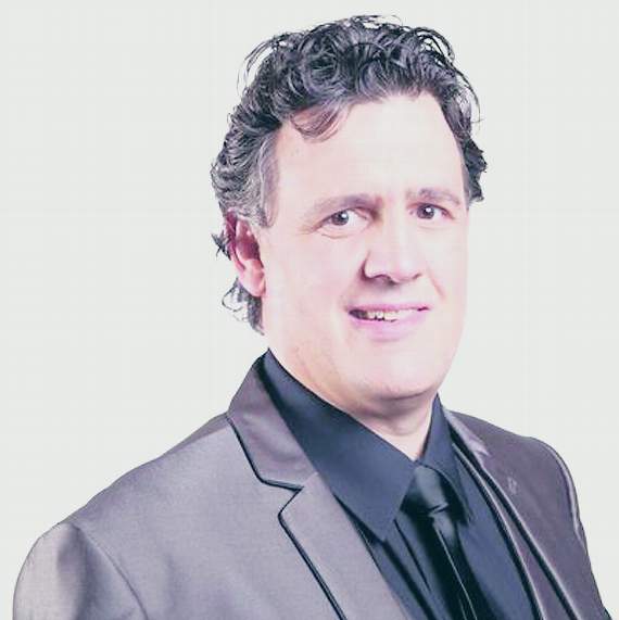 Opera star, Rhys Meirion, has been actively raising awareness of organ donation following the tragic death of his sister, Ellen
