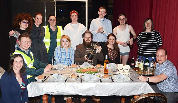 Actorion clwb Pontsian yn perfformio Y Swper Olaf a enillodd yr ail. Hefyd gyda nhw mae cynhyrchwyr y ddrama ac yn ennill Cwpan y Cynhyrchiad Gorau