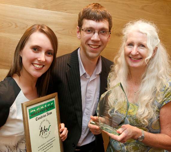 The Retail Award for the best shopping experience, sponsored by Cambrian Printers, was Polly’s. Receiving their award from David Lowe are Jessica Raby and Gayle Waterhouse, of Polly’s