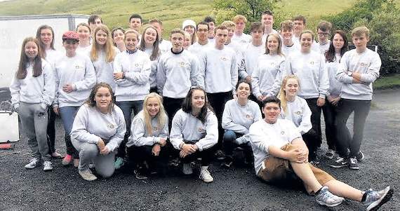 Y criw fu gyda Jack Guy ar y cwrs RYLA ym Mannau Brycheiniog