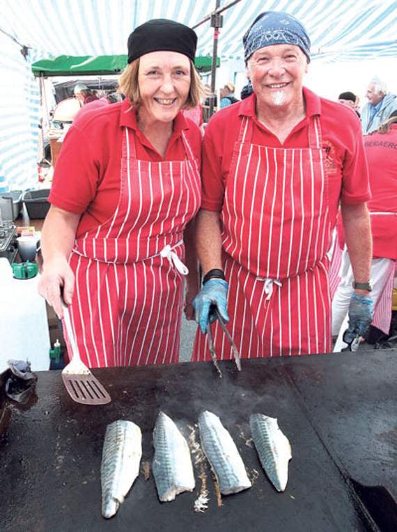 Jane Norris-Hill and Dave Hooper from the Aberaeron Rowing Club preparing mackerel for the club’s mackerel baguette stall