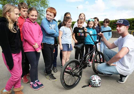 Matti Hemmings speaking to some of the children