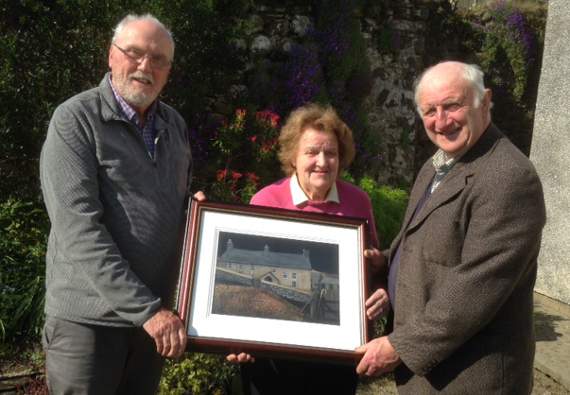 Wynne presenting a copy of his painting to Cynthia and Cecil Williams at Pantycelyn