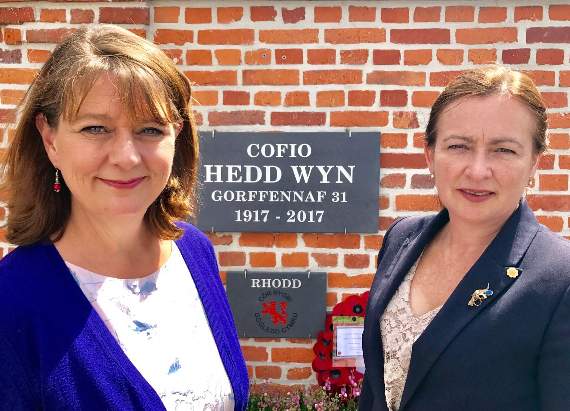 Liz Saville Roberts and Plaid Cymru leader, Leanne Wood, next to a plaque commemorating Trawsfynydd poet, Hedd Wyn