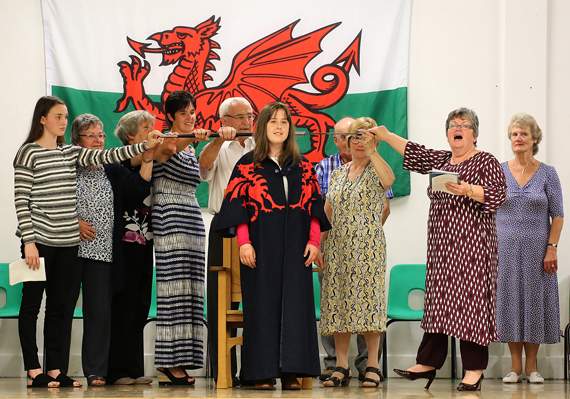 Enillydd y gadair oedd Ffion Emily Morgan o Aberteifi