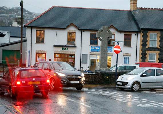 Cllr Paul James said there has been "a spate of traffic collisions" along Primrose Hill, Llanbadarn Fawr
