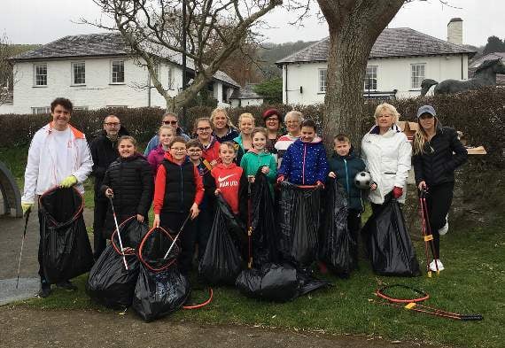 Mayor Cllr Rhys Davies and his fellow litter-pickers at Alban Square