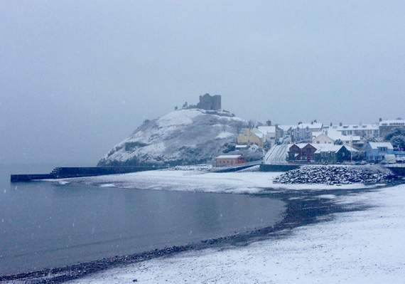 Criccieth Castle with a coating of snow. Photo: @GethinJones123/Twitter