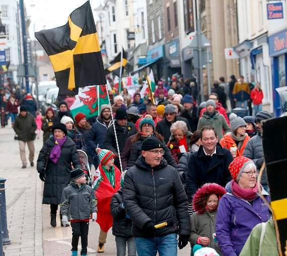 St David’s Day Parade in Aberystwyth, the parade to King’s Hall Flats. 18DPJ08MAR49