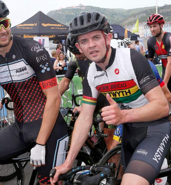 Kristian Bond of Ystwyth Cycling Club prepares for the Welsh Criterium Championships - Senior Men and Junior E1/2/3/4 race