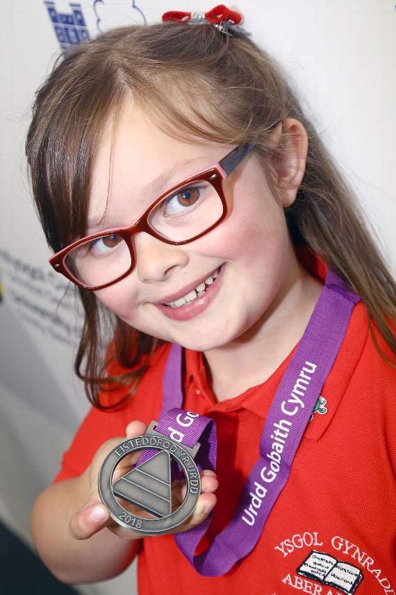 Ela Mablen Griffiths-Jones, Ysgol Gynradd Aberaeron: cyntaf, Unawd Cerdd Dant Bl 3 a 4; cyntaf, Llefaru Unigol Bl 3 a 4; ac ail, Unawd Bl 3 a 4