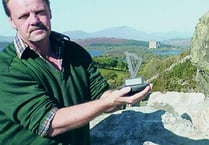 Syniad Erin yw’r cais buddugol ar gyfer logo’r Cerdd Dant
