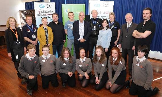 From left: Headteacher Jano Owen, John Paul Williams (Fire and Rescue), Gwennan Mair, Taylor Martin and Henry Nott (all Theatr Clwyd) PCC Arfon Jones, PCSO Gareth Jones, Edwina Lea (Theatr Clwyd), PCSO Delyth Edwards, Elfed ap Gomer (Magistrate) and Morgan Rees-Davies (Theatr Clwyd), front: Nicholas Slaney, Thomas Powell, Eli Main, Farina Moss, Carys Llewellyn, Chelsea Jones and Wil Gechyn