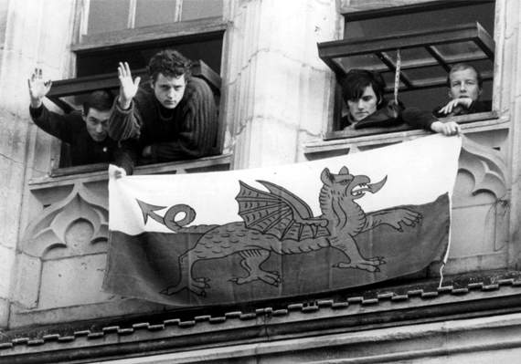 Fasters in the Old College, Aberystwyth. From left: Ieuan Bryn, Euryn ap Robert, Rhodri Morgan and Ffred Ffransis. Photo by Ron Davies
