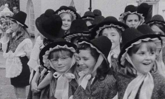 The archive contains video of early Welsh broadcasting including films at the Urdd festivals, St Davids Cathedral, Carmarthen Market and holidaymakers at Penarth