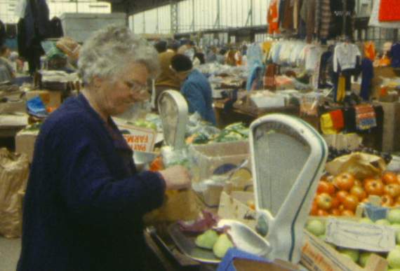 The archive contains video of early Welsh broadcasting including films at the Urdd festivals, St Davids Cathedral, Carmarthen Market and holidaymakers at Penarth