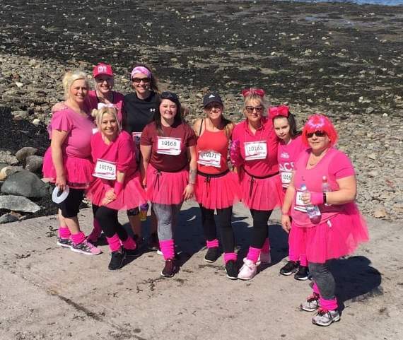 Dawn Lawlor took on the Race for Life in Caernarfon with work colleagues and friends from Porthmadog despite ongoing treatment for early breast cancer
