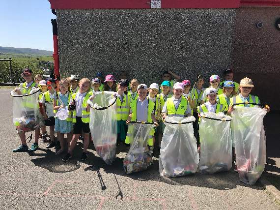 Year 3 and 4 pupils from Ysgol Manod