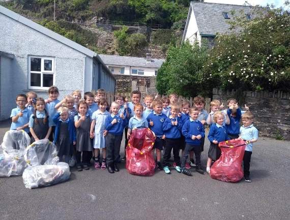 Ysgol Tanygrisiau pupils collected and recycled litter