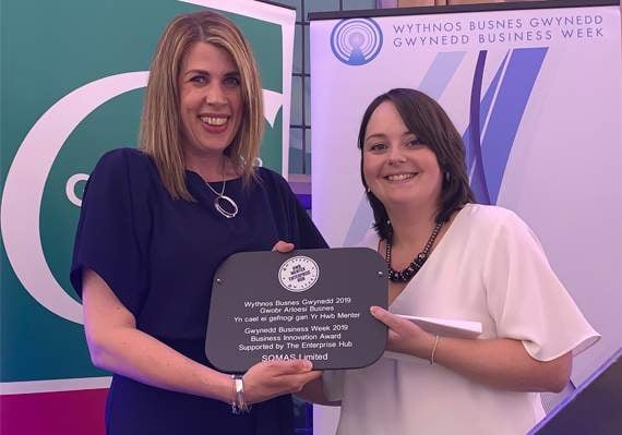 Toni Bailey (SQMAS Ltd) receiving the Business Innovation Award from Zoe Pritchard, Menter Môn