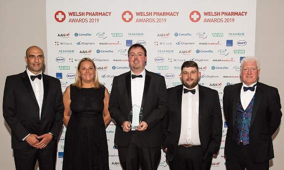 Steffan John of Fferyllwyr Ll?n (middle) with the Innovations in Quality and Efficiency through Technology in Community Pharmacy Award
