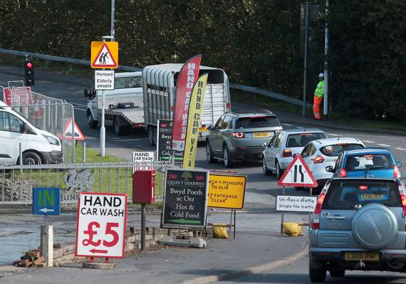 Roadworks on the bridge in Llanfarian have caused long tailbacks along the A487