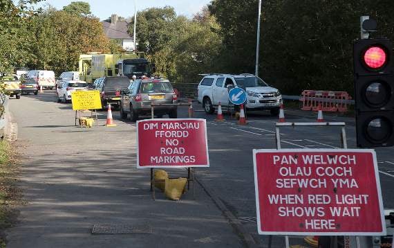 Roadworks on the bridge in Llanfarian have caused long tailbacks along the A487