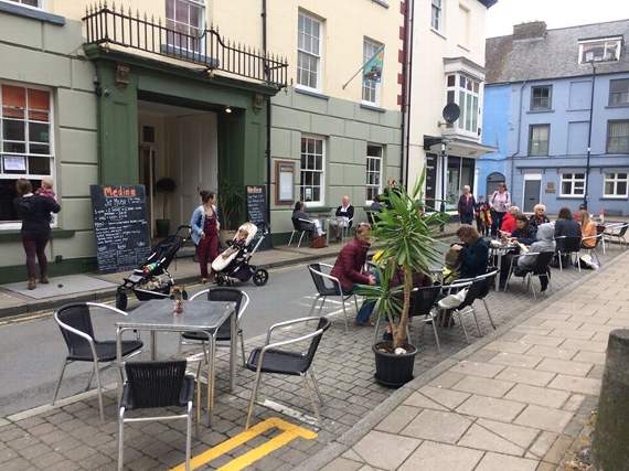 Medina have also put tables and chairs outside to make use of the summer trade. Photo by Ceredig Davies.