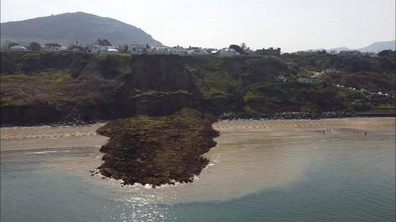 Images showing the scale of the landslide. Credit to Christian Pilling