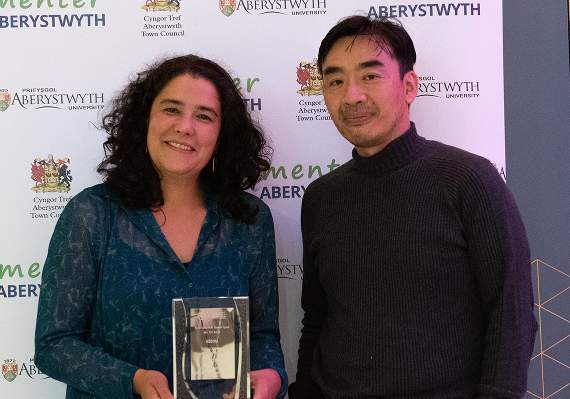 Medina Rees and Cheuk Kong of Medina with the Overall Award