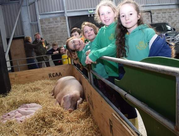 Children from Sir Robert Gefferys School