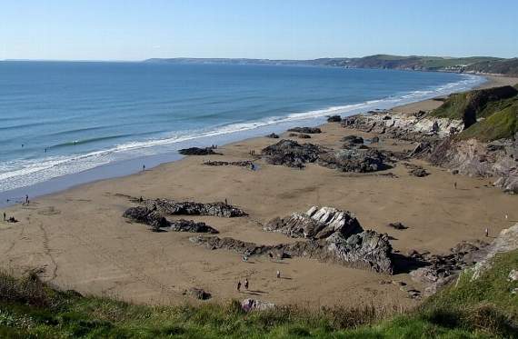 Whitsand Bay looking west from Sharrow Point by daylight. The incident happened at around 9.30 last night. Photo © Rob Farrow (cc-by-sa/2.0)