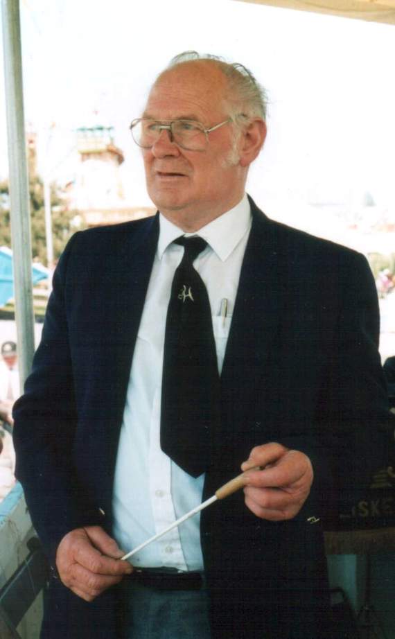 Tributes have been paid to Don Howlett, who was awarded the MBE for his services to Liskeard and its Silver Band.