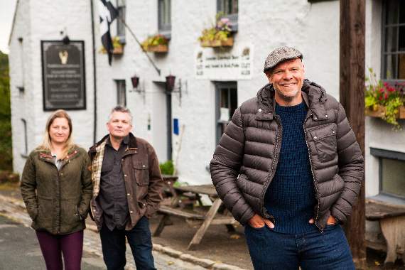 Tom Kerridge with White Hart publicans Amy and Ian