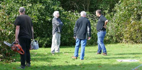 Residents’ protest leaders discussing their concerns with contractors. Picture: Christopher Dean/Freeform Studios Ltd