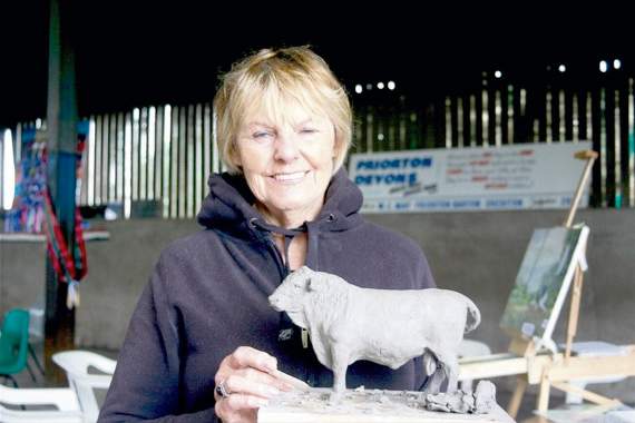 Artist Ann Kilminster with her sculpture of one of the Priorton bulls. SR 5976