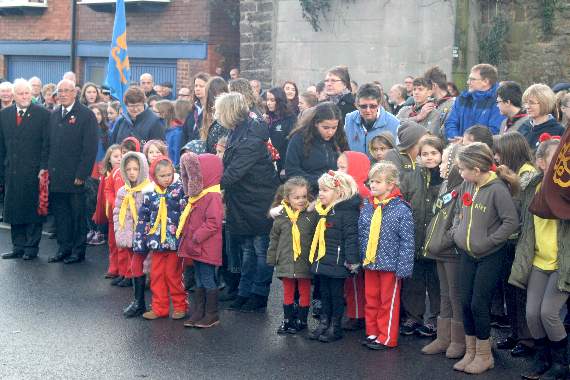 A group of the younger members of Crediton Rainbows, Brownies and Guides warmly wrapped up. SR 8523