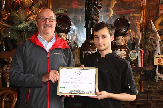 The Three Little Pigs public house in Market Street, Crediton, was awarded third place in the Best Public House in the South West category for its garden area in front of the pub. Cllr Michael Szabo, Chairman of the Floral Crediton committee, left, presented Greg Richer, chef, with the It’s Your Neighbourhood (IYN) Britain In Bloom South West to mark the high standard achieved. AQ 5284