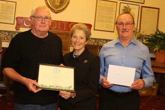 Pete Beal, from Keep Crediton Clean, left, receiving an It’s Your Neighbourhood Britain In Bloom South West competition award from Lynette Talbot, RHS Judge and Chair of Sidmouth In Bloom, pictured with Cllr Michael Szabo, Chairman of the Floral Crediton committee, right. AQ 5217