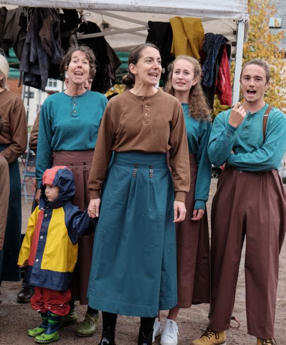Actors in fine voice at Crediton Farmers’ Market.