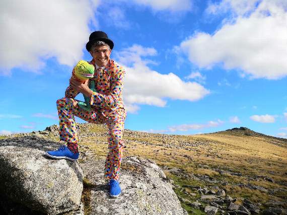 Entertainingly Different’s Rob Pudner with puppet Karma the Chameleon on Belstone Tor, Dartmoor. Photo Christabel White.