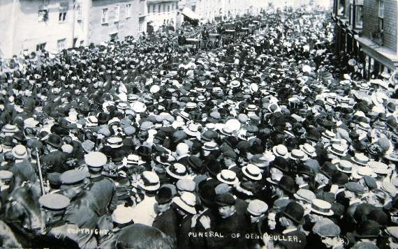 People at the funeral of General Buller.