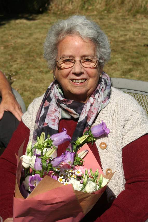 Renee Jarvis with the bouquet she received. SR 3150